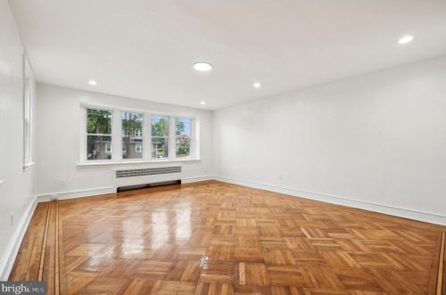 6937 19 St, Philadelphia PA 19146-2936 exterior