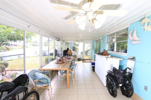 727 Calmoso Dr, Fort Pierce FL 34983-2208 exterior