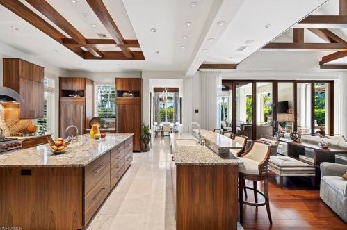 655 Bougainvillea Rd, Naples FL 34102-5545 exterior