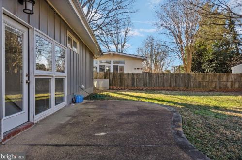 8708 Camden St, Alexandria VA 22308-2318 exterior