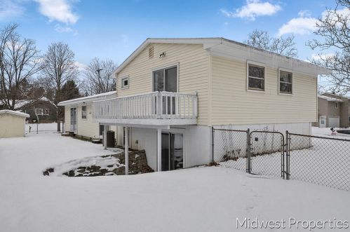 1700 Rodney Cir, Grand Rapids MI 49505-4439 exterior