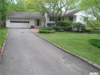 15 Trillium Pl, Hunt, NY 11743-7117