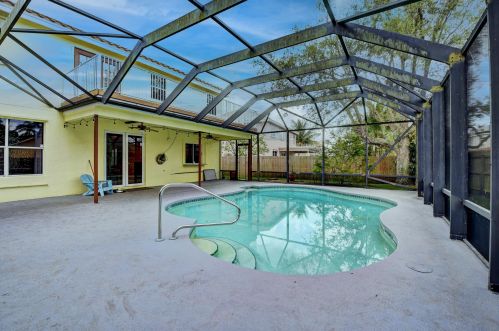 5745 Descartes Cir, Boynton Beach FL 33472-2430 exterior