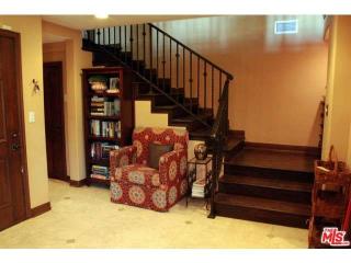 3891 Fredonia Dr, Los Angeles CA  90068-1211 exterior