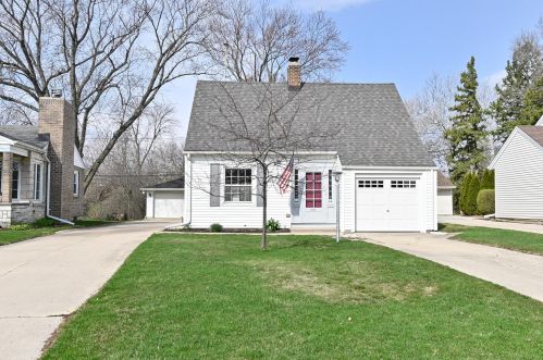 4043 110th St, Milwaukee, WI 53222-1102