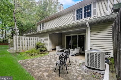 15 Pagoda Ct, Trenton NJ 08648-4830 exterior