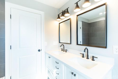 20 Linden Ave, Edison NJ 08817-3208 exterior