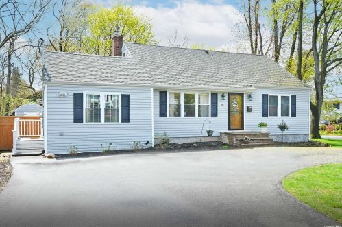 70 Magerus St, Huntington Station, NY 11746-3840