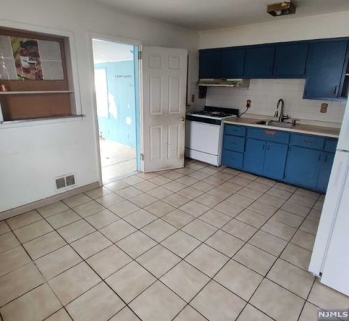 249 Lexington Ave, Dumont NJ 07628-1617 exterior