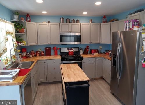 66 Elmwood Ave, Manor PA 19036-1927 exterior