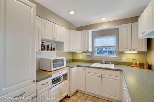 138 Lancaster Rd, East Freehold NJ 07728-3177 exterior