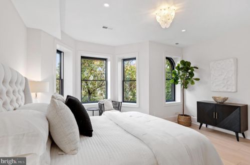 1744 T St, Washington DC 20009-7102 exterior