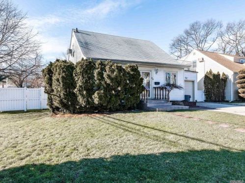 58 Fordham St, Valley Stream, NY 11581-3238