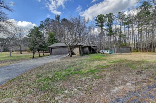 4596 Lenora Church Rd, Lithonia GA 30039-5626 exterior