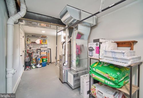 4058 Taney Ave, Alexandria VA 22304-2438 exterior