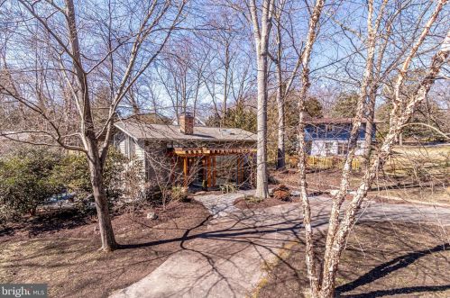 7804 Ridgecrest Dr, Alexandria VA 22308-1053 exterior