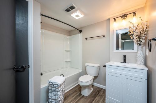 1076 Muldowney Ave, Pittsburgh PA 15207-2078 exterior