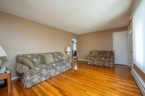 281 Hartwick St, Springfield MA 01108-3564 exterior