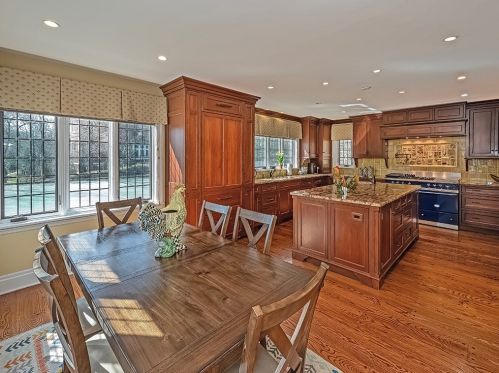 1100 Shady Ave, Pittsburgh PA  15232-2810 exterior