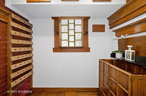 2013 Greenleaf Ave, Chicago IL 60645-3509 exterior