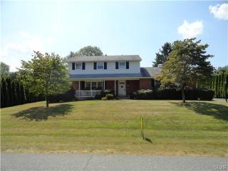 2044 Pleasant Dr, Bethlehem, PA 18015-5135
