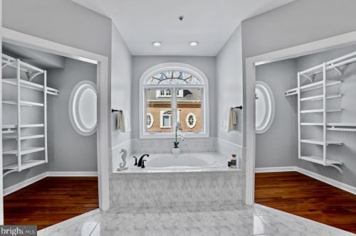 1626 Colonial Hills Dr, Mc Lean VA  22102-2938 exterior