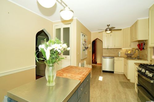 145 Chester St, Valley Stream NY 11580-4210 exterior