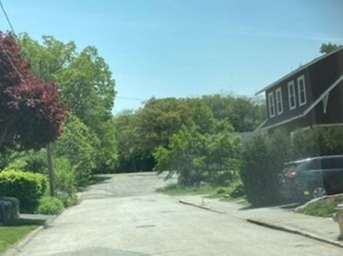 25 Spring St, Webster, MA 01570-2621