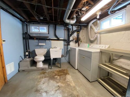 239 Seaside Ave, Milford CT 06460-6311 exterior