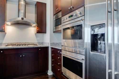 1201 Prairie Ave, Chicago, IL 60605-3325