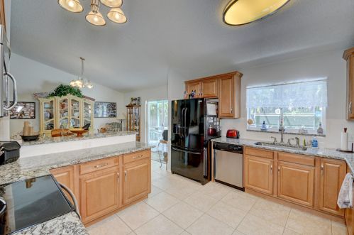 5967 Baylor Ave, Fort Pierce FL 34986-3634 exterior