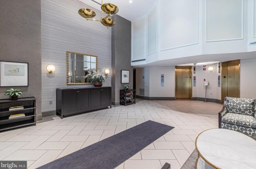 2725 Connecticut Ave, Washington DC  20008-5300 exterior