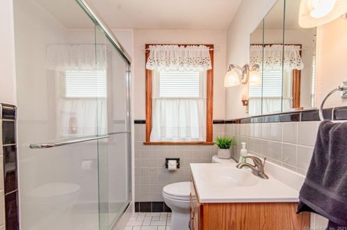 11 Stony Brk Rd, Enfield CT 06082-4025 exterior