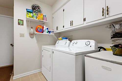 635 Aspenwood Ct, Milwaukee WI 53217-1603 exterior