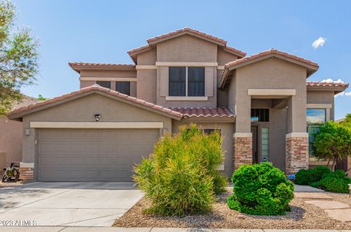 33704 25th Dr, Phoenix, AZ 85085-6008