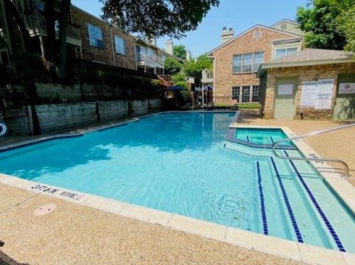 7151 Gaston Ave, Dallas TX 75214-4145 exterior