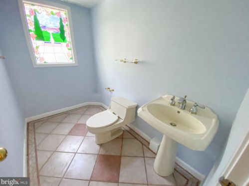 11125 Korman Dr, Rockville MD 20854-2046 exterior