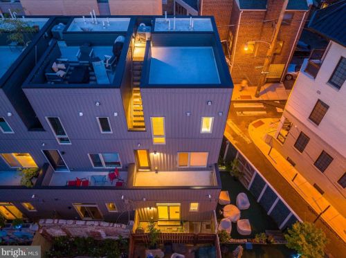 936 Leithgow St, Philadelphia PA 19123-1440 exterior