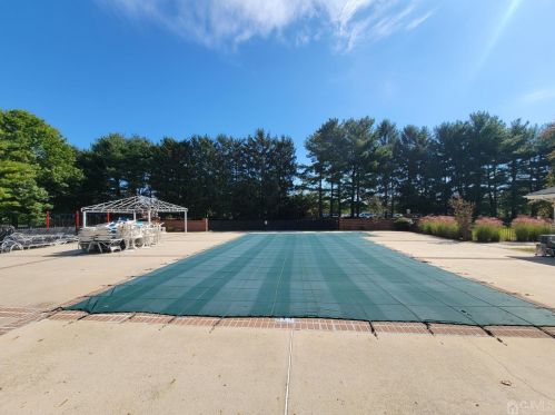 41 Dartmouth Way, New Brunswick NJ 08902-4289 exterior