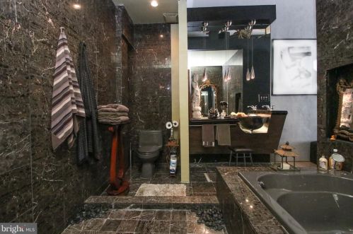 1225 6 St, Philadelphia PA 19147-4828 exterior