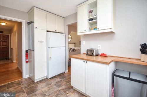 3010 Marl Pat Dr, Alexandria VA 22310-2219 exterior