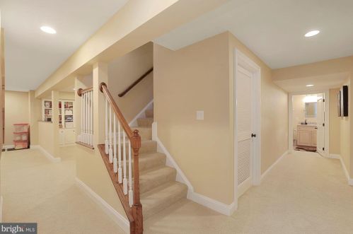 1008 Kimberwicke Rd, Mc Lean VA 22102-1328 exterior