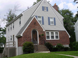 105 Oakdale Rd, Newton, MA 02461-1812