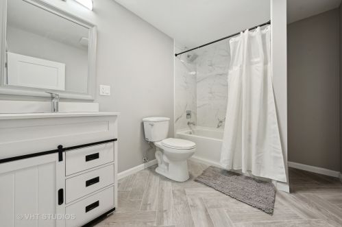 7251 Paxton Ave, Chicago IL  60649-2519 exterior