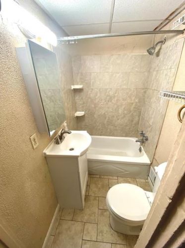 3232 Dawson St, Pittsburgh PA 15213-4523 exterior