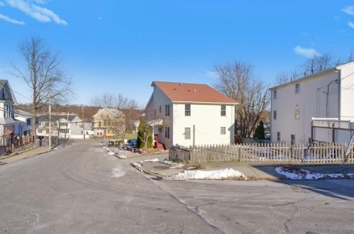 135 Seamans St, Providence RI  02908-1338 exterior