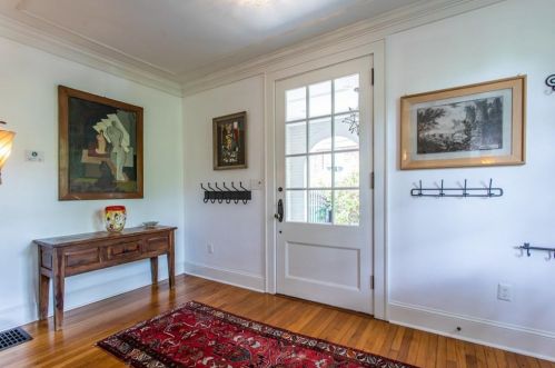 652 Cumberland Cir, Atlanta GA 30306-3203 exterior