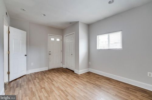 1320 T St, Washington DC 20009-4438 exterior