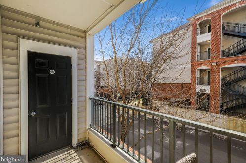 4854 Eisenhower Ave, Alexandria VA 22304-4883 exterior