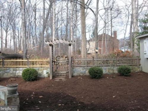 6800 Baron Rd, Mc Lean VA  22101-2909 exterior